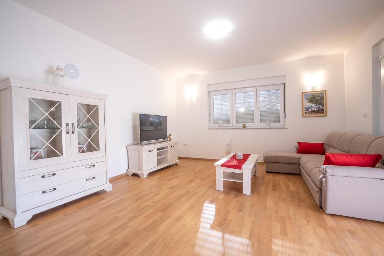 Apartments Sandrina Vrsi Buitenkant foto