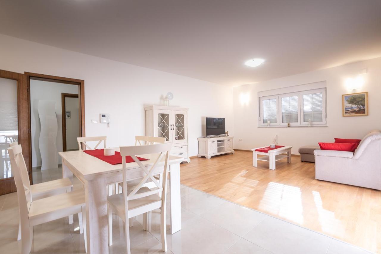 Apartments Sandrina Vrsi Buitenkant foto
