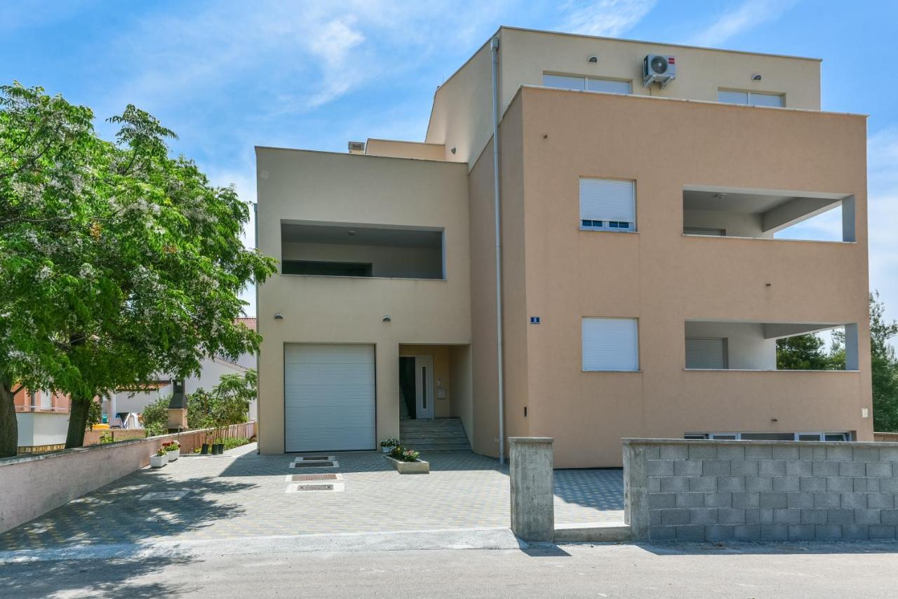 Apartments Sandrina Vrsi Buitenkant foto